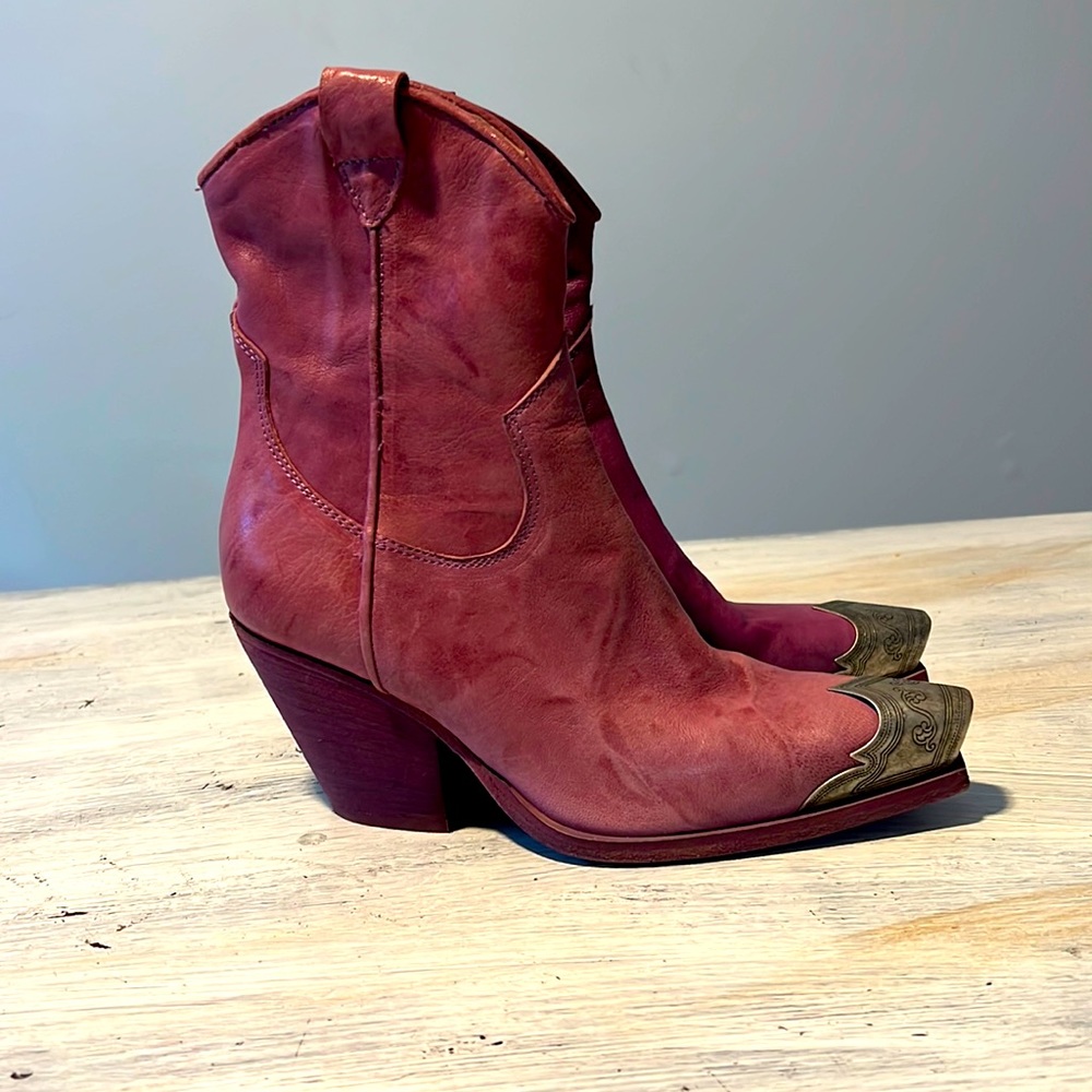 Free people two toned Brayden western boots (orchid)